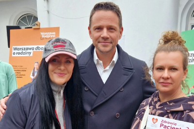 Prezydent Rafał Trzaskowski z pracownikami Marketingu SPZZLO Warszawa-Żoliborz